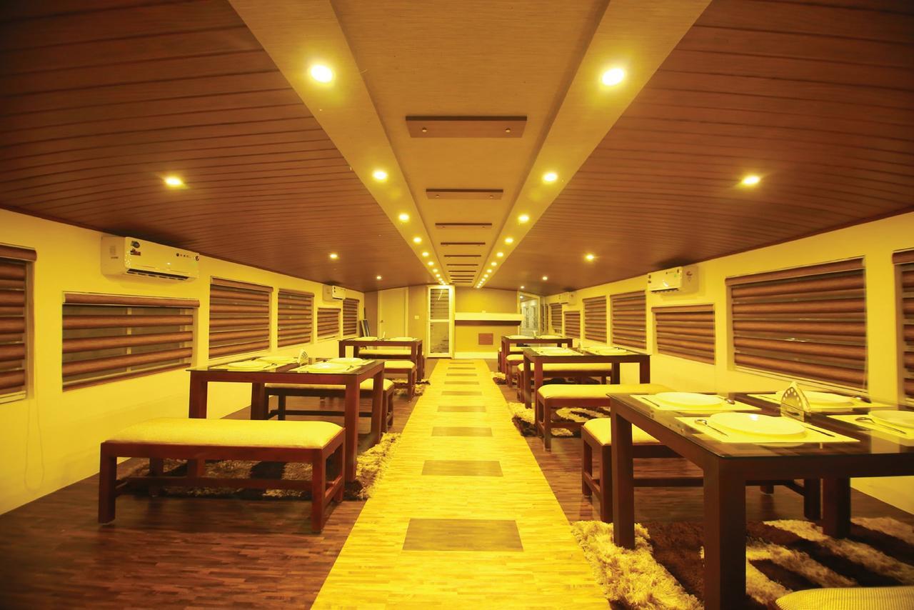 Indiavacationz Houseboats Hotel Alappuzha Exterior foto
