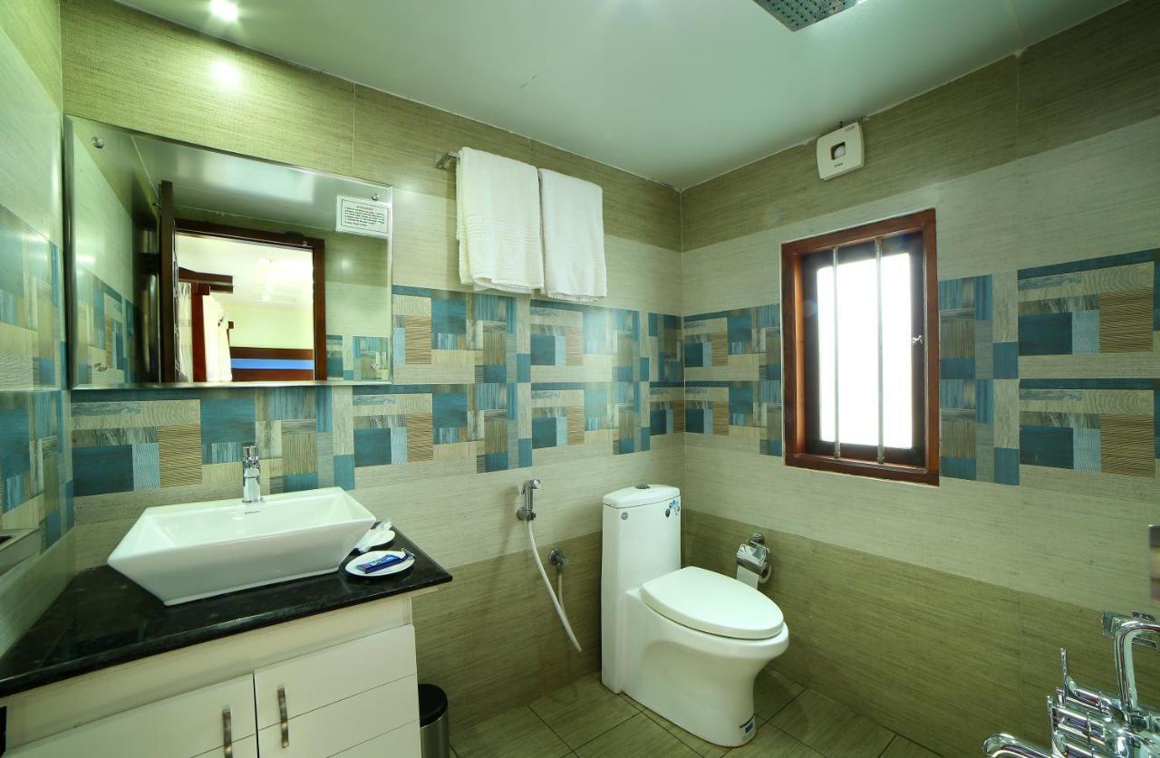 Indiavacationz Houseboats Hotel Alappuzha Exterior foto
